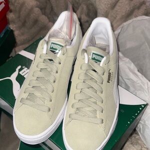 Puma Suede Classic XXI in Moss Green